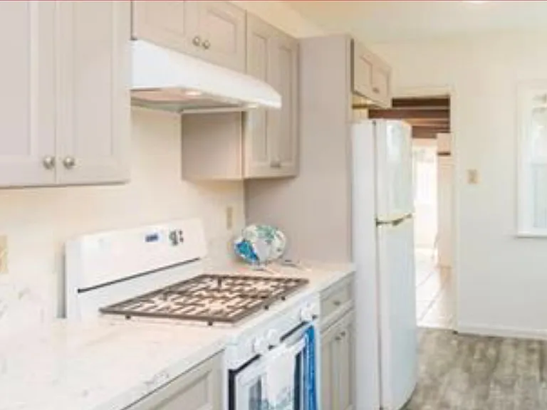 6273 Hobart St — Photo 6