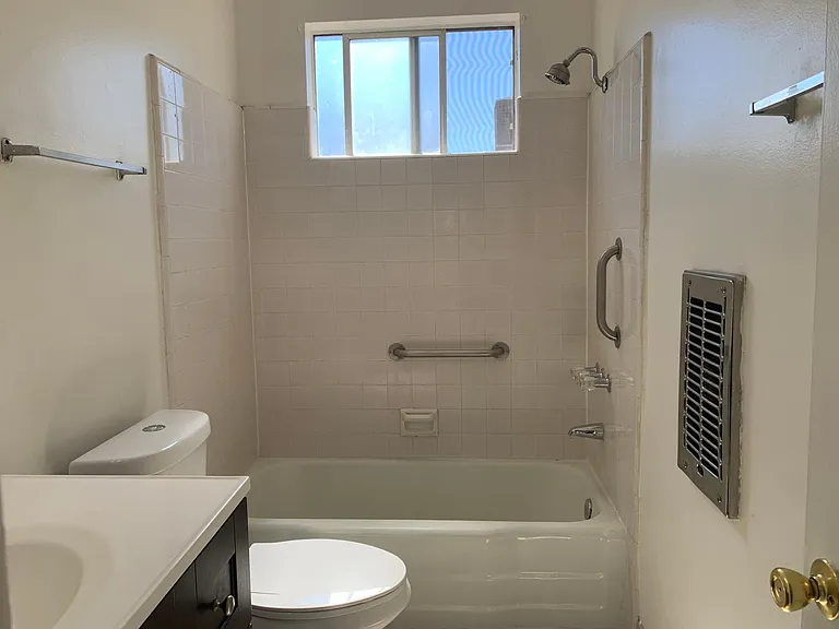 1123 S Sherbourne Dr #202 — Photo 5