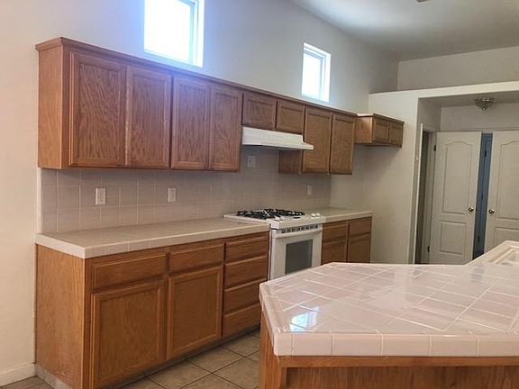 5th image of 873 Royal Dr