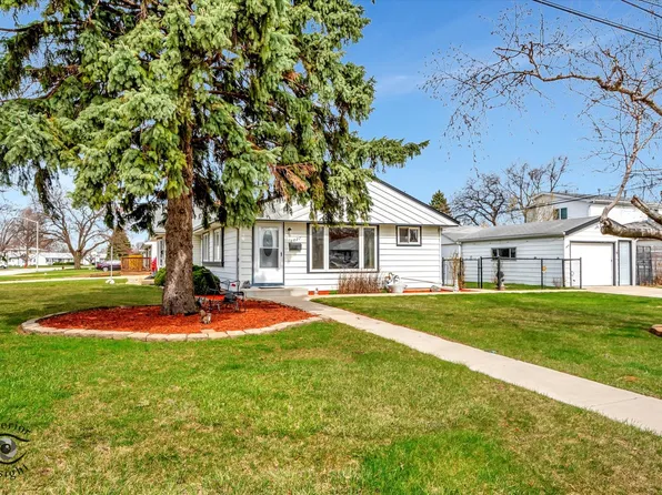 8827 S Kilbourn Ave, Hometown, IL 60456