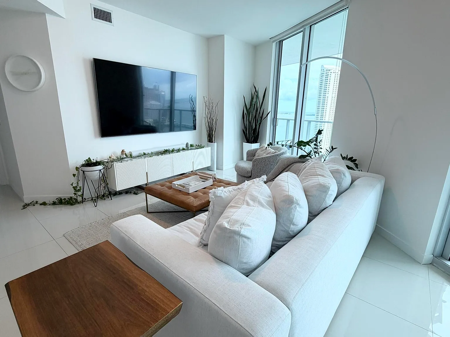 2 bed, 2.0 bath, 1091 sqft, $4,850 — Photo 3