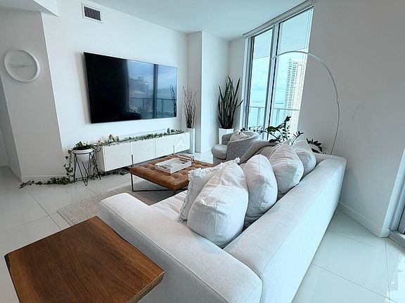 3rd image of 300 Biscayne Blvd #T-2208