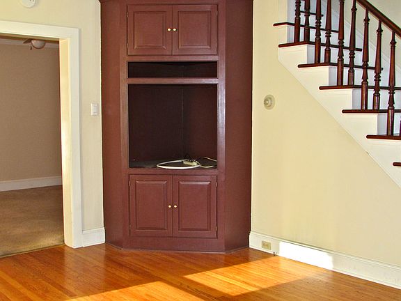 222NorwoodSt_LivingRoom2_12122013