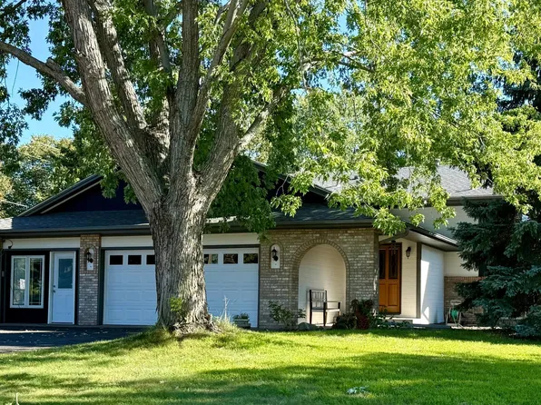 998 99th Ln NE, Blaine, MN 55434