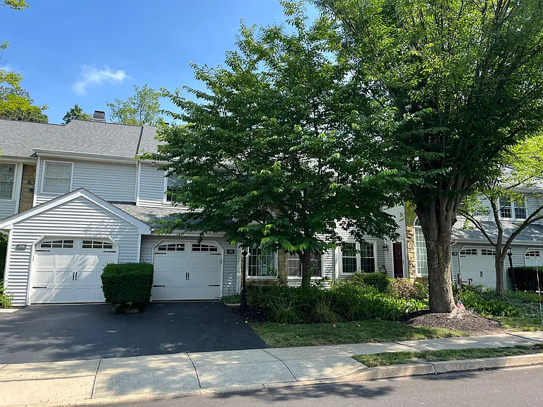 346 Carmen Dr — Photo 1