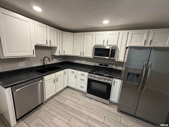 3rd image of 2901 Lyn St