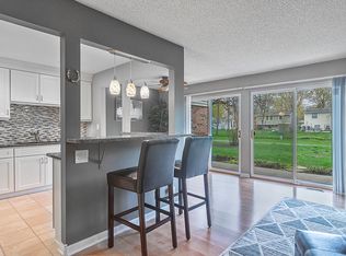 886 Stradford Cir UNIT 17C1, Buffalo Grove, IL 60089
