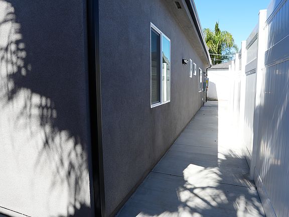 3rd image of 10027 Noble Ave