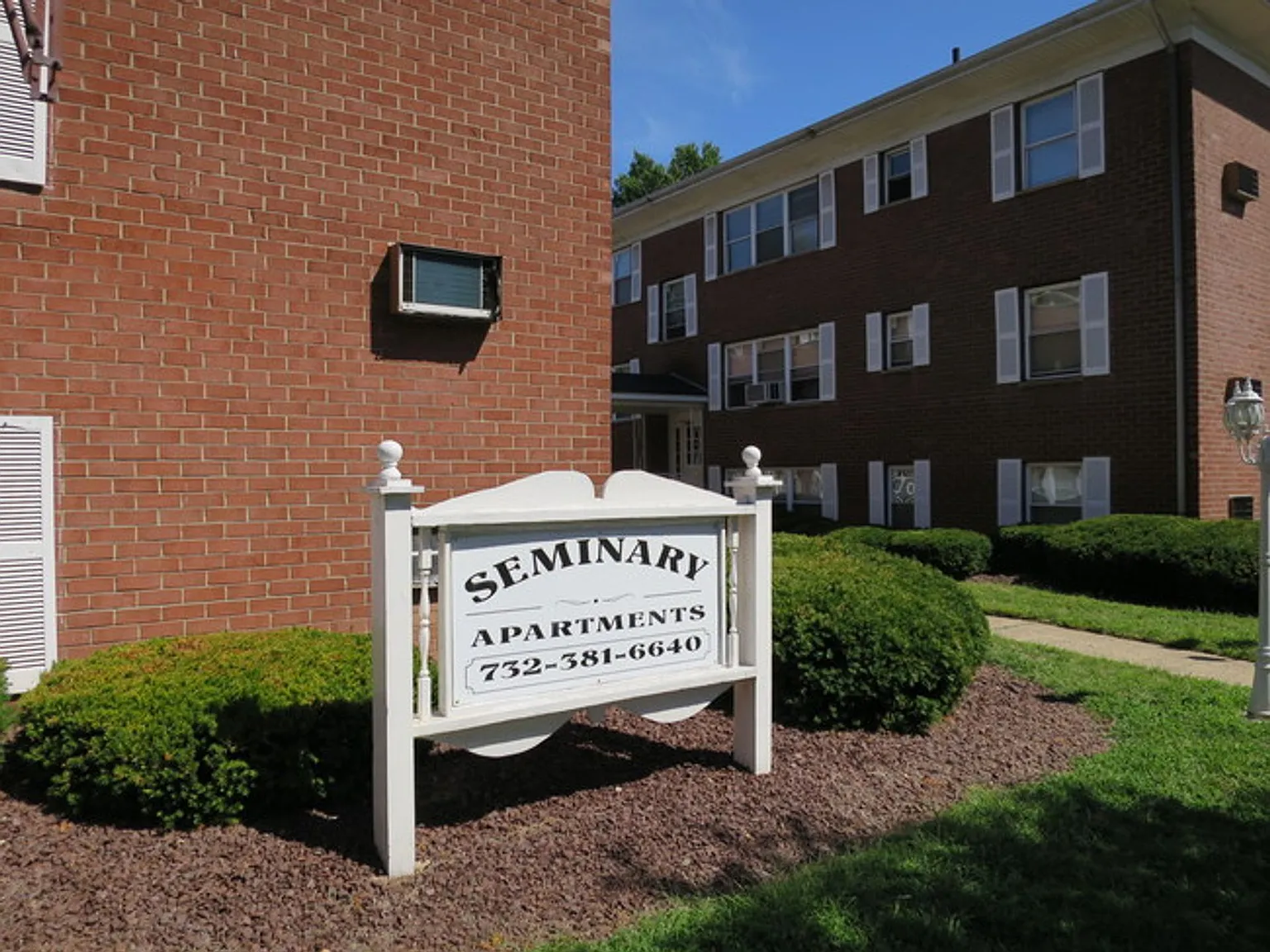 Seminary Apartments — Photo 2