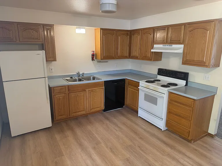 2420 Pheasant Blvd — Photo 2