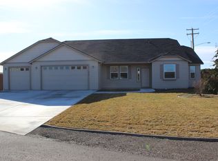 7910 Ruby Ct, Pasco, WA 99301