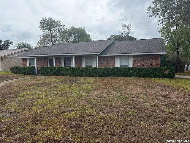 3 bed, 2.0 bath, 1911 sqft, $2,400 — Photo 1