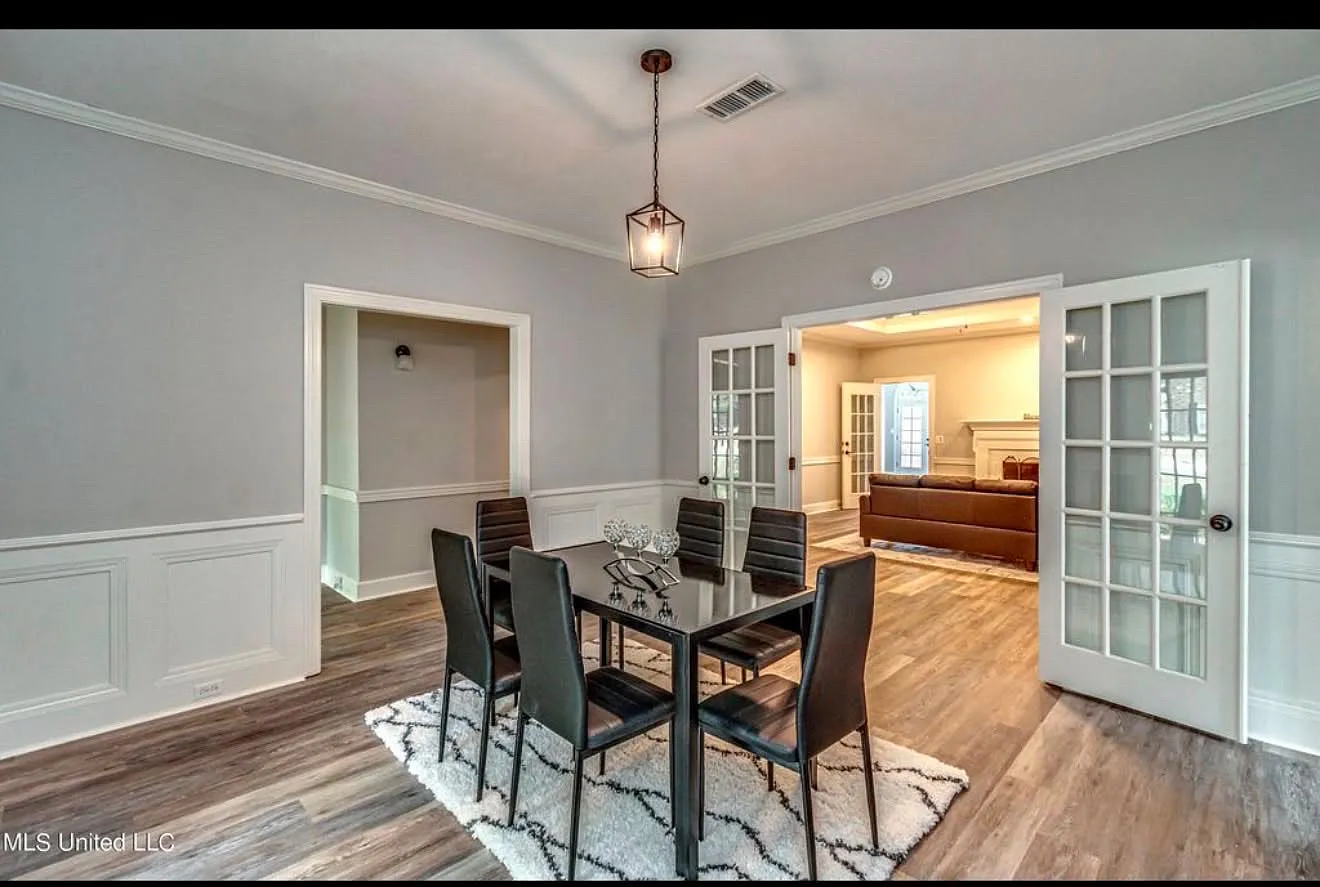 4 bed, 3697 sqft, $3,400 — Photo 4