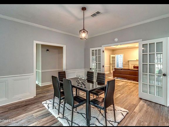 4th image of 206 Comstock Ln