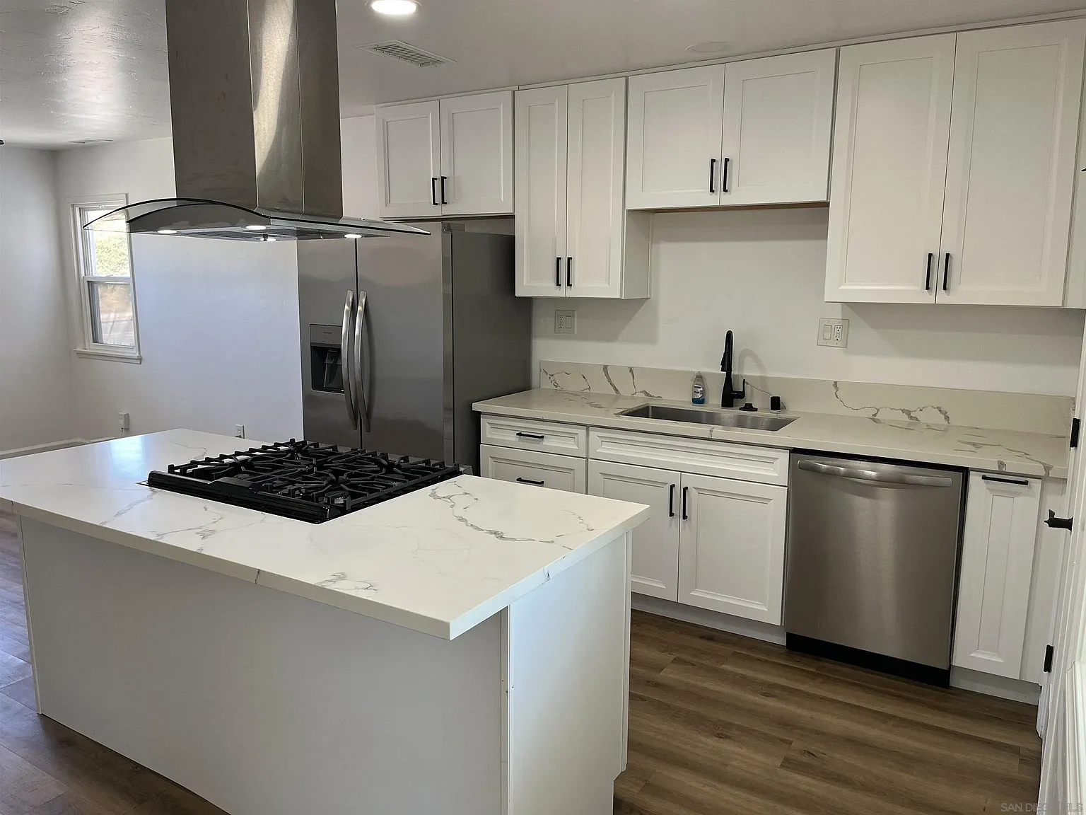 3 bed, 1.0 bath, 1116 sqft, $3,350 — Photo 3
