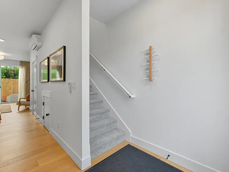 330 NE 58th Ave — Photo 26