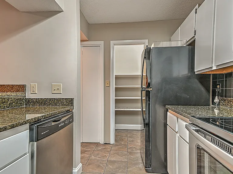 109 Beechnut St #4 — Photo 13