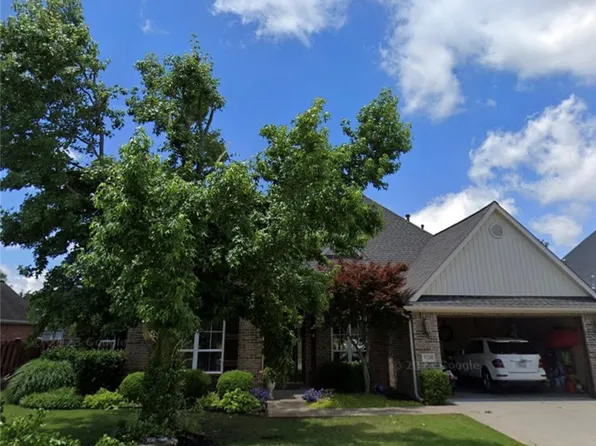 5720 S Chanberry Ln, Rogers, AR 72758
