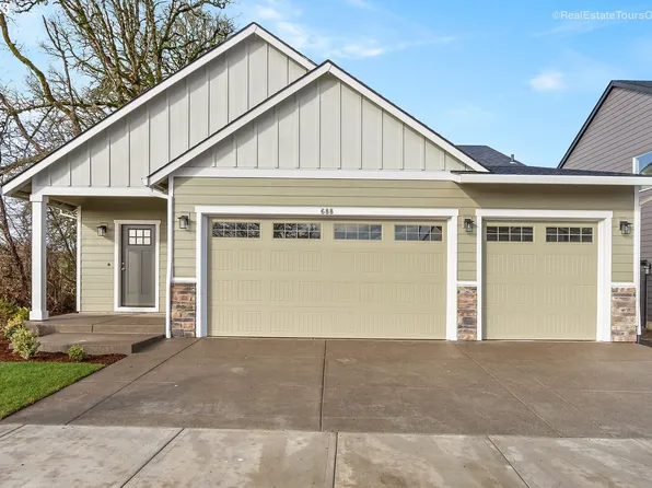 688 E Wilson St, Carlton, OR 97111