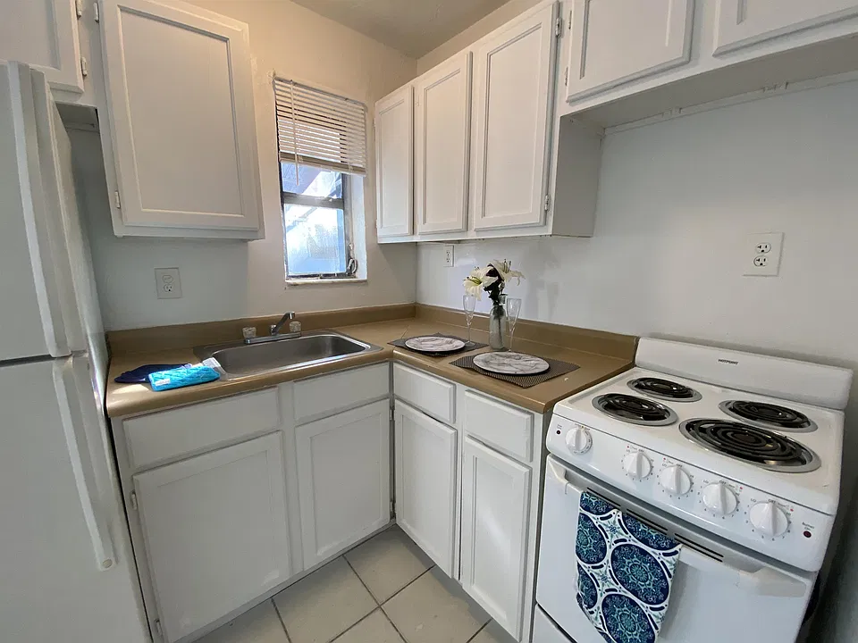 2228 Grant St #3