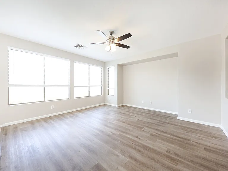 15233 W Banff Ln — Photo 8