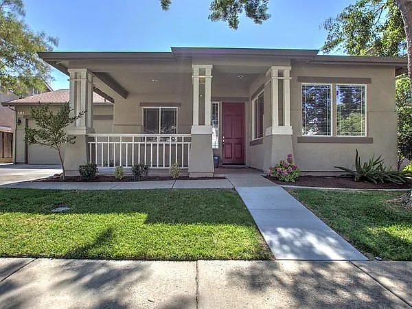 536 Hudson Ave photo 1