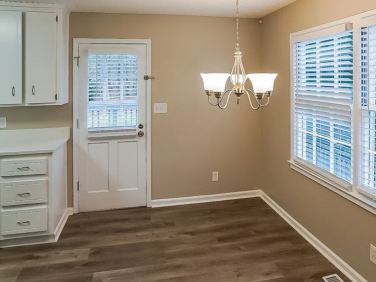 107 Cedar Creek Ct — Photo 8
