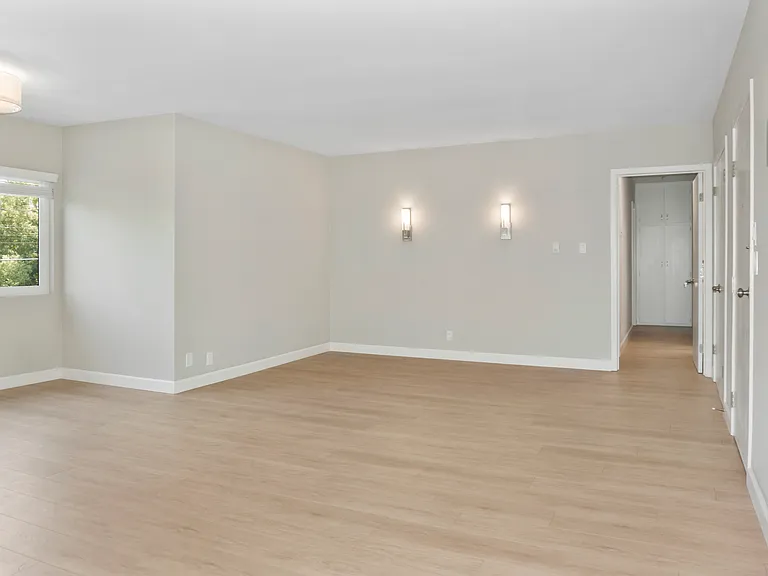 501 N Kings Rd #104 — Photo 16