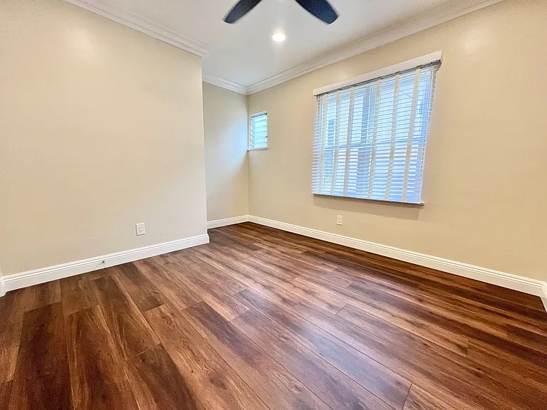 235 Pomona — Photo 11