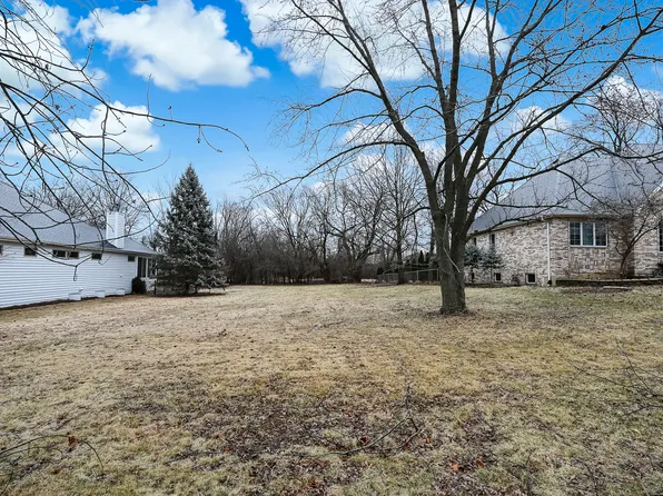 1351 S Ridge Rd, Willowbrook, IL 60527