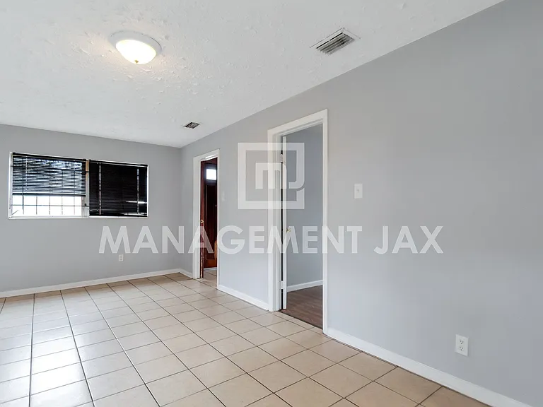1464 W 6th St — Photo 9