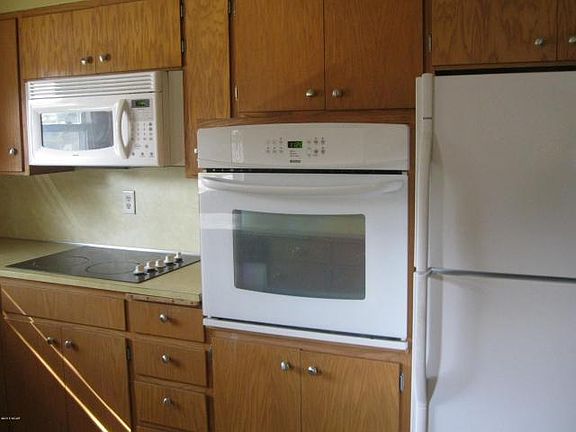 2nd image of 400 Donita Ave
