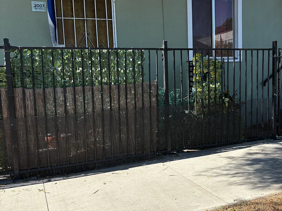 2009 Olive Ave #2009