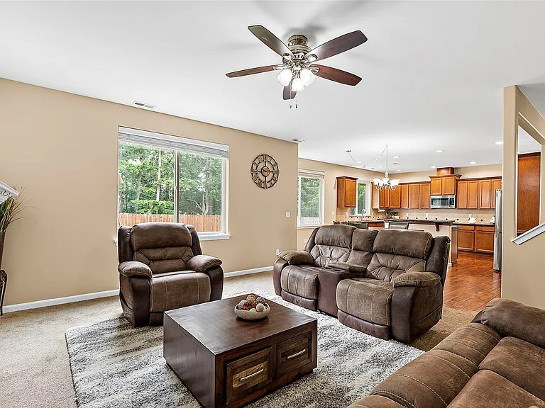 1440 Farina Loop SE — Photo 8