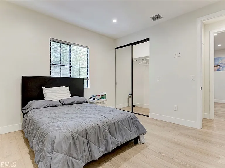 2743 N Keystone St — Photo 24