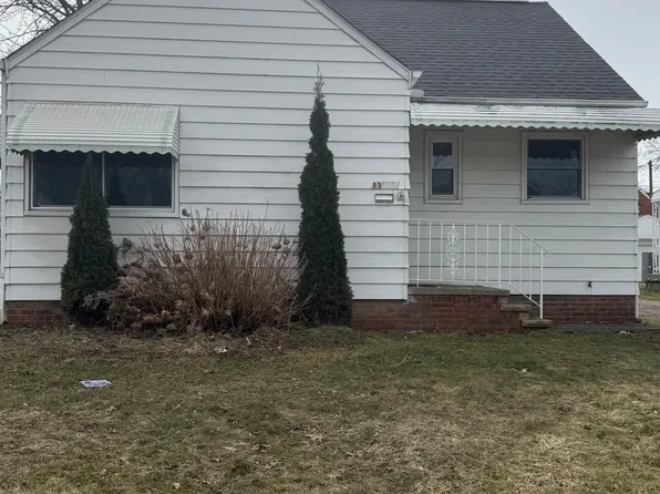 11712 McCracken Rd, Garfield Heights, OH 44125