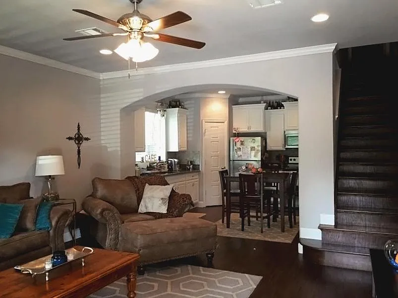 4 bed, 1600 sqft, $4,800 — Photo 4