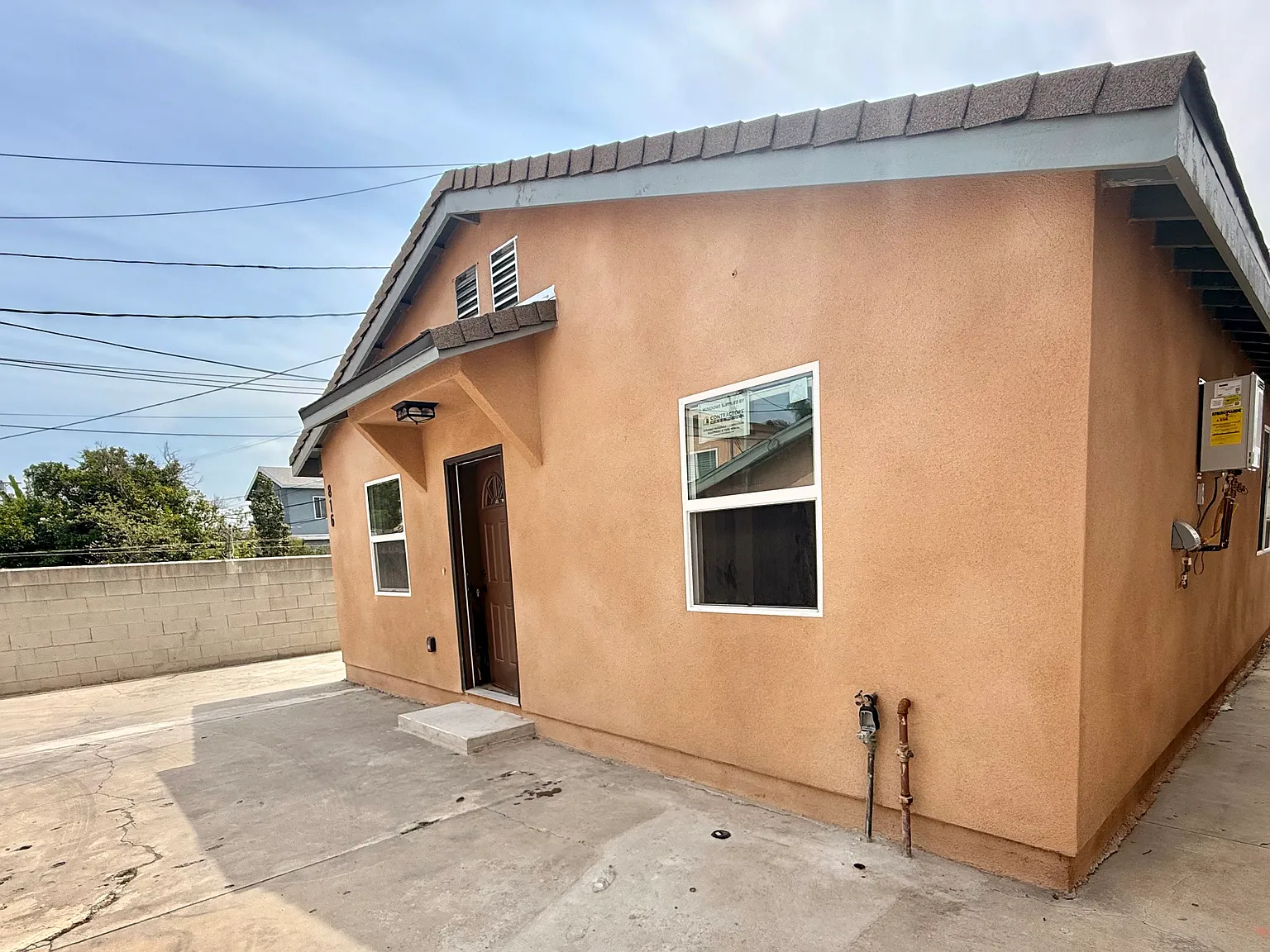 3 bed, 950 sqft, $3,300 — Photo 1