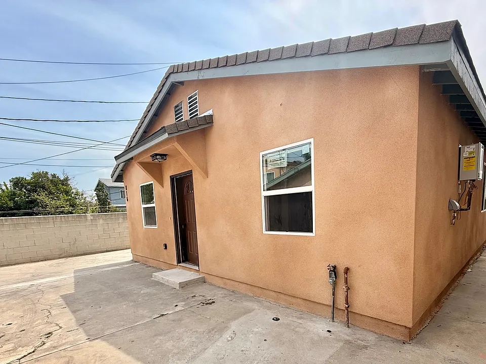 816 E 109th Pl