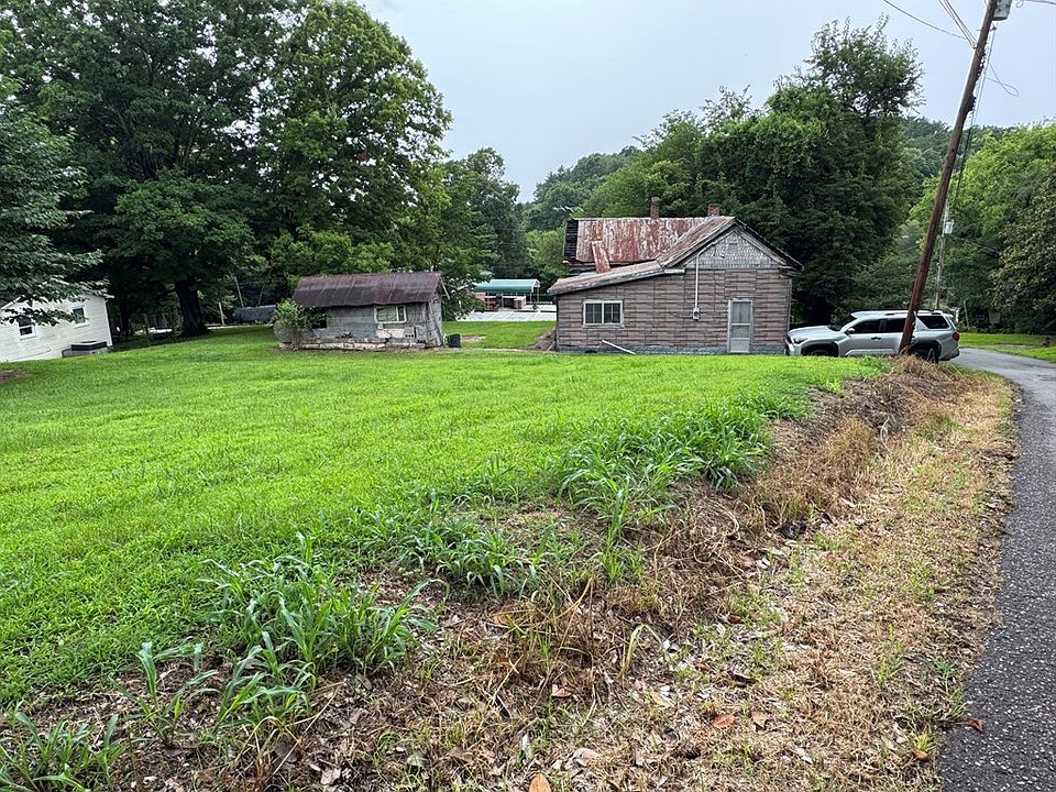2nd image of 202 Hill St