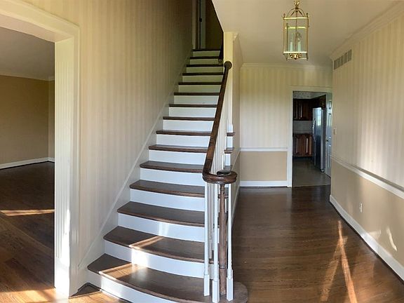 2nd image of 200 Vincewood Dr