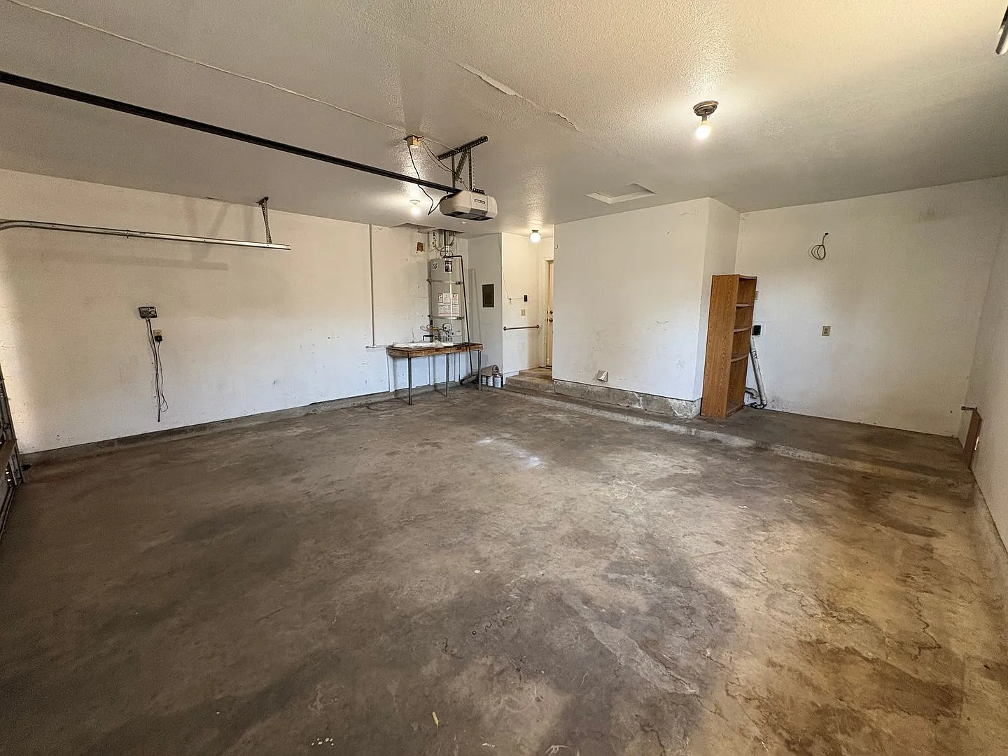 Spacious home in Tulare Rent Ready! — Photo 3