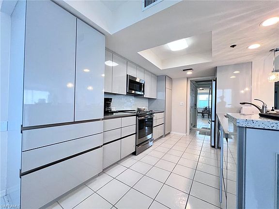 5th image of 5550 Heron Point Dr APT 704