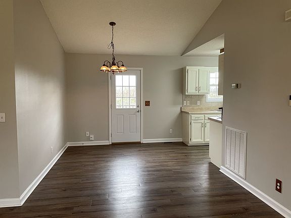 5th image of 102 Jamie Ct