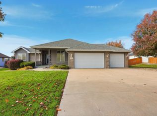 5021 NW Sterling Chase Dr, Topeka, KS 66618