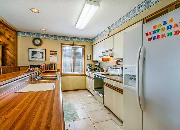3rd image of 1332 N Fletcher Ave