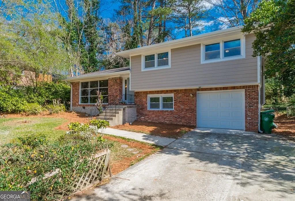 4 bed, 3.0 bath, 2513 sqft, $3,600 — Photo 2