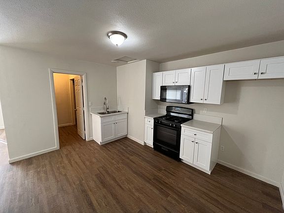 2nd image of 220 Lilac Ct #3