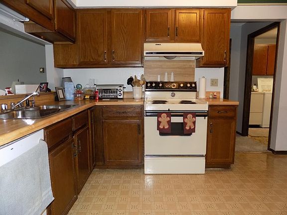 2nd image of 2679 Albion Ave APT 201