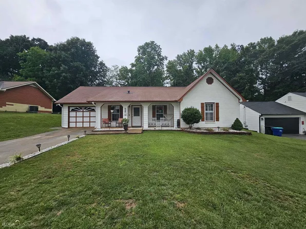 8625 Garvey Dr, Fairburn, GA 30213